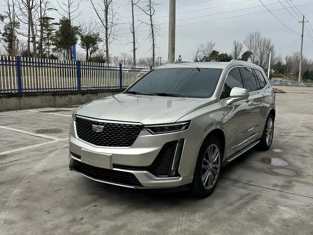 CADILLAC XT6
