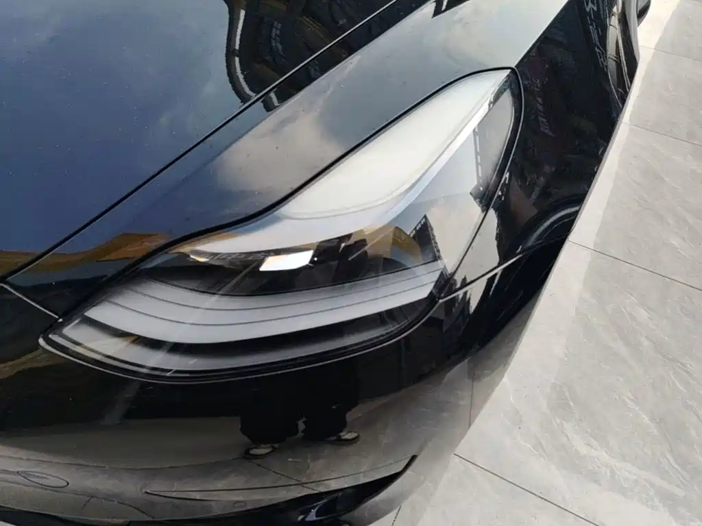 Tesla Model 3 — миниатюра 24