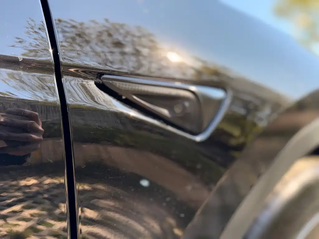 Tesla Model Y — миниатюра 16