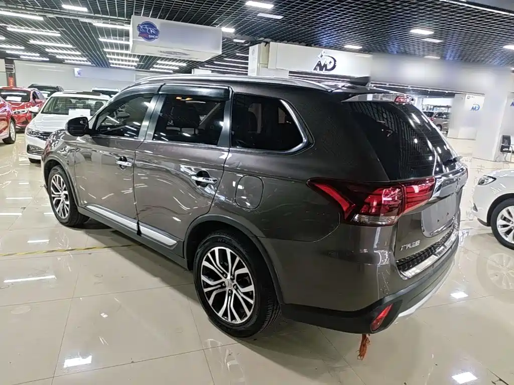 Mitsubishi Outlander — миниатюра 5