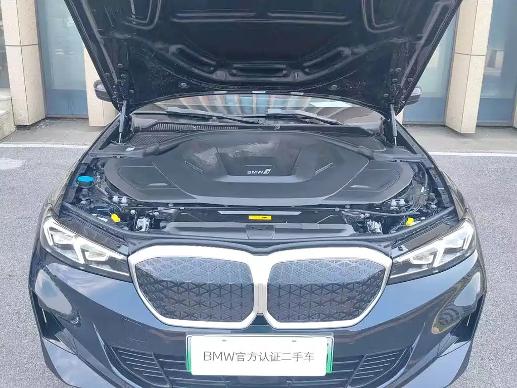 BMW i3 2025 eDrive 35 L