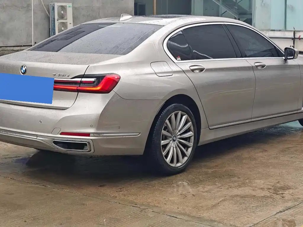 BMW 7 Series — миниатюра 7