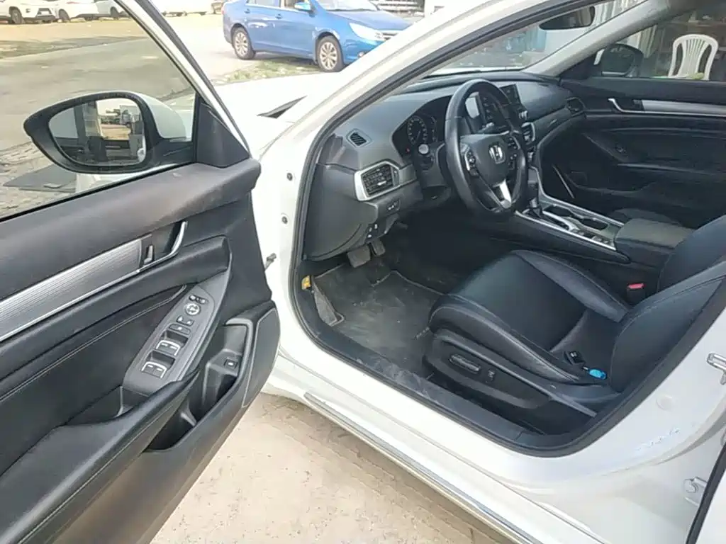 Honda Accord — миниатюра 16