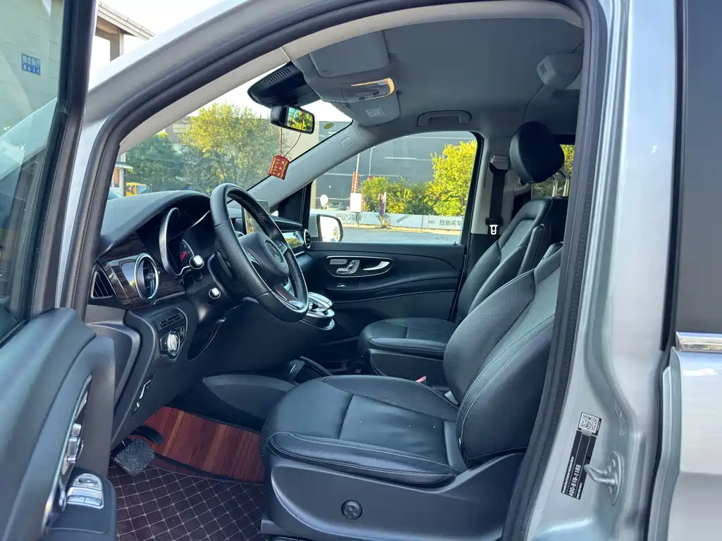 Mercedes-Benz V-Class — миниатюра 7