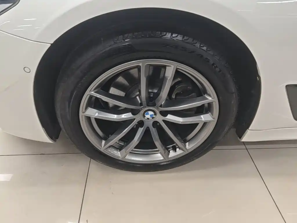 BMW 5 Series (Import) — миниатюра 23