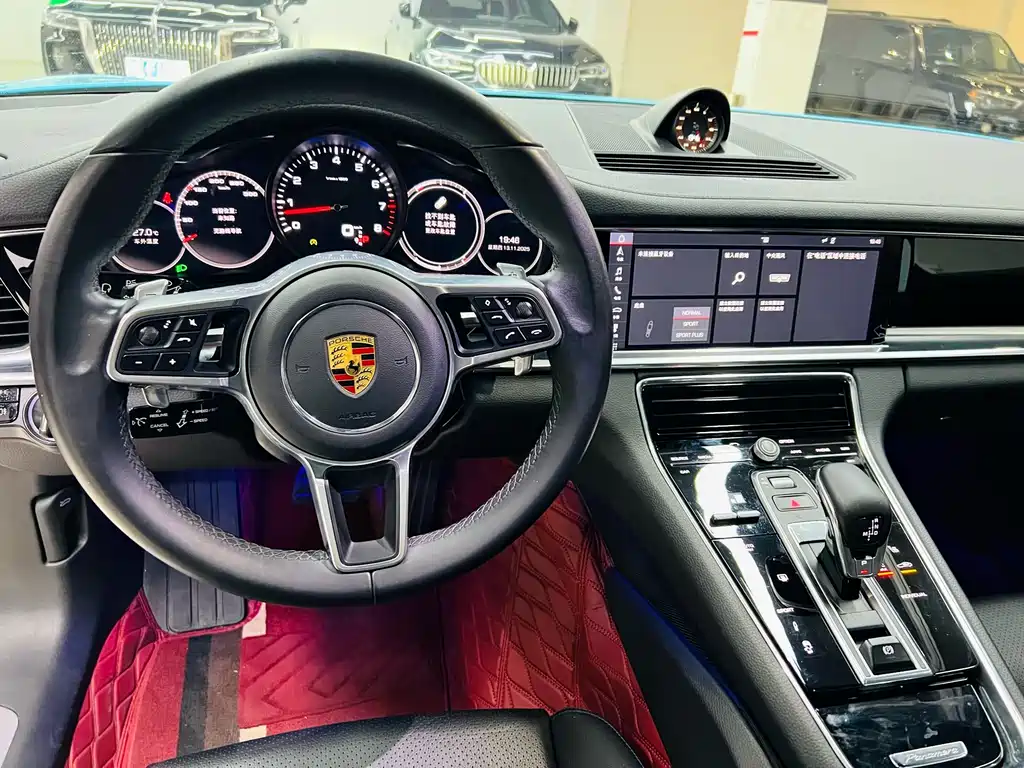 PORSCHE PANAMERA