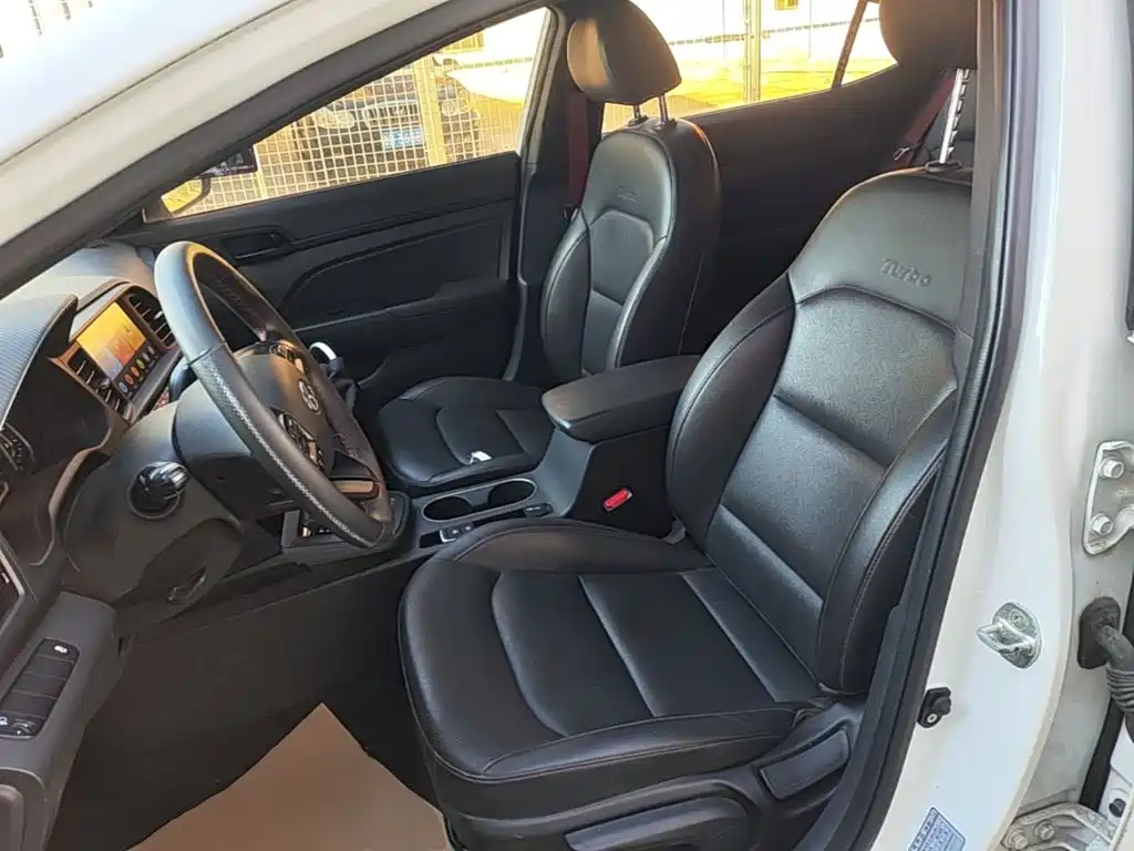 Hyundai Elantra — миниатюра 15
