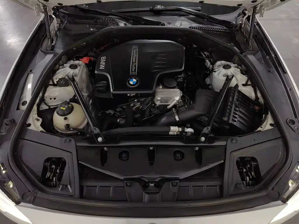 BMW 5 Series — миниатюра 6