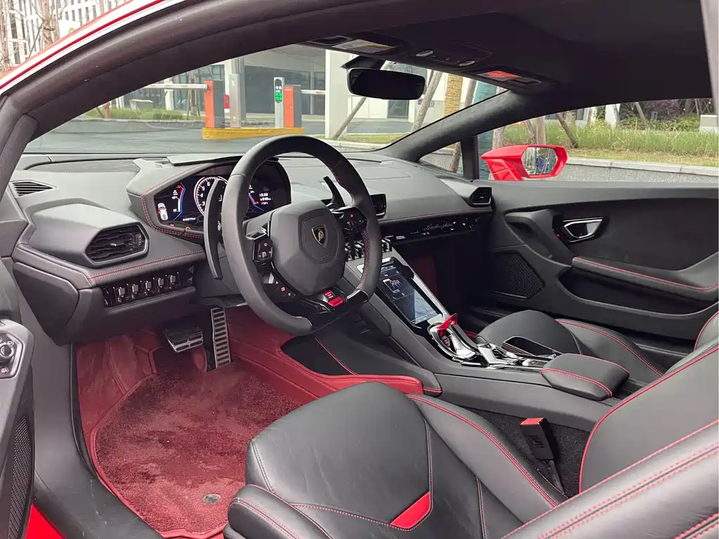 LAMBORGHINI HURACÁN