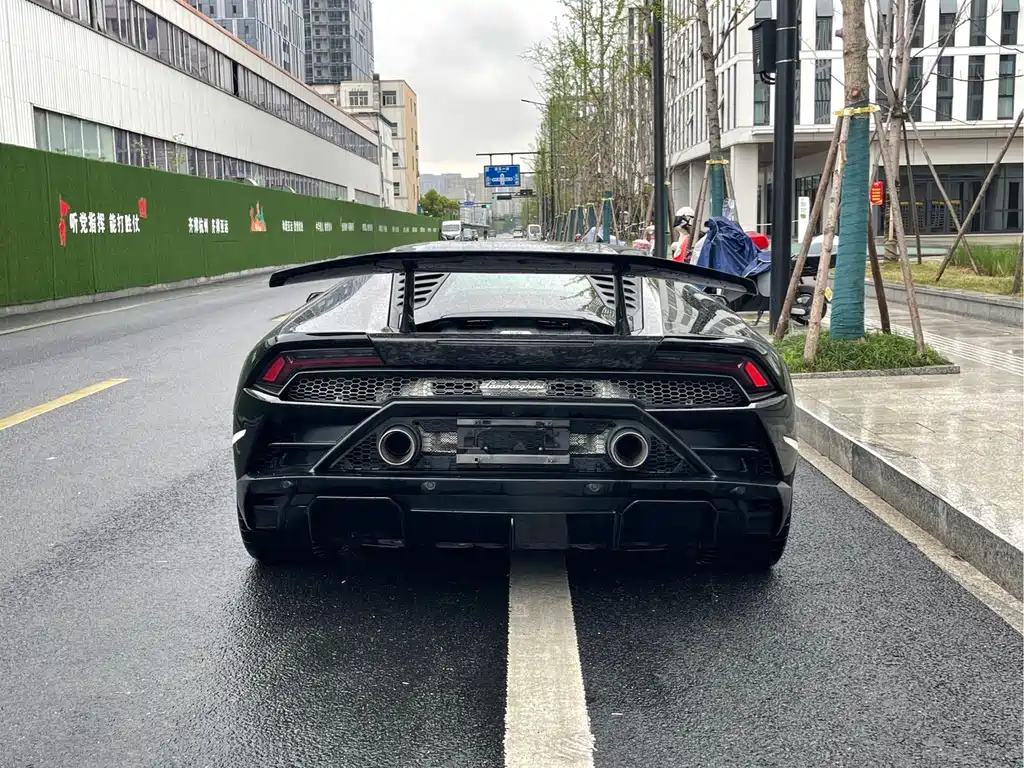 LAMBORGHINI HURACÁN