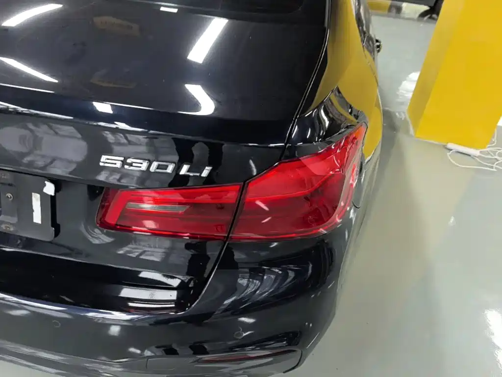BMW 5 Series — миниатюра 8