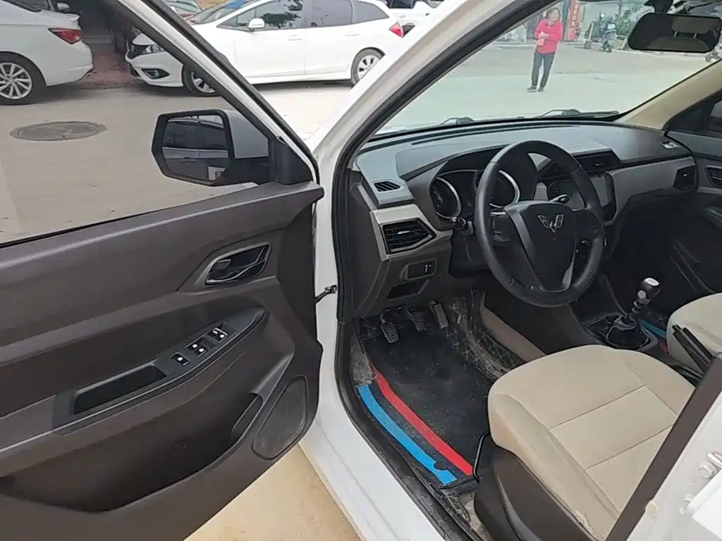 Wuling Hongguang — миниатюра 16