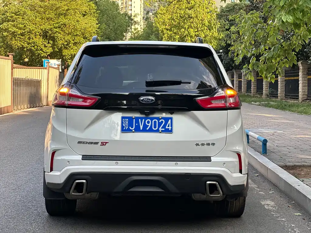 Ford Edge — миниатюра 6