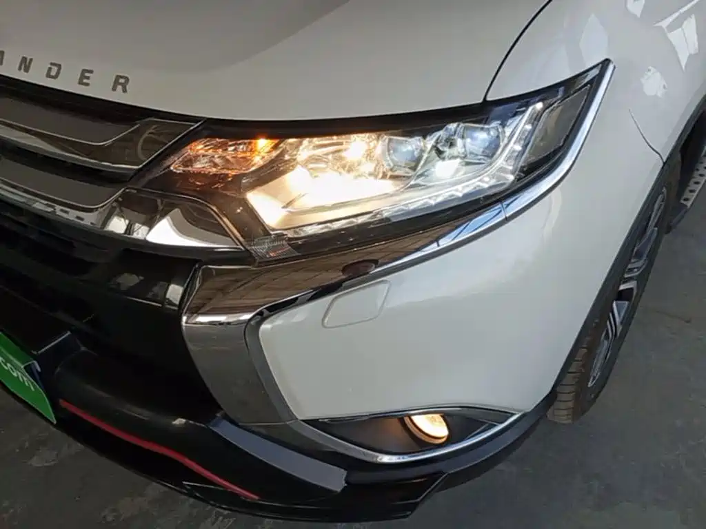 Mitsubishi Outlander — миниатюра 24