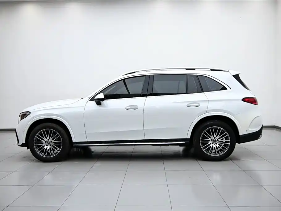 Mercedes-Benz GLC 2023 GLC 300 L 4MATIC 5 мест