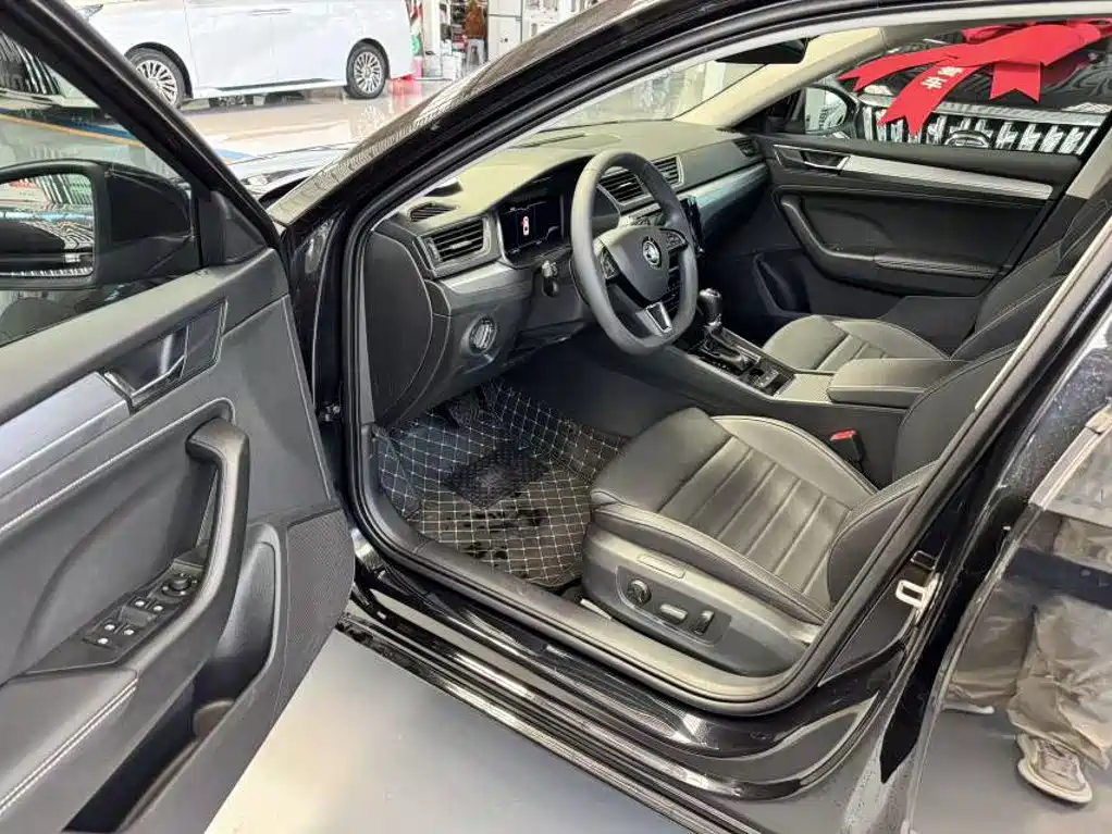 Skoda Superb — миниатюра 6