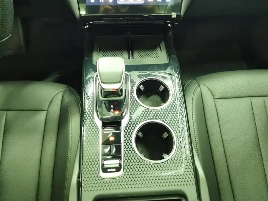Hongqi Hongqi HS3 PHEV — миниатюра 16