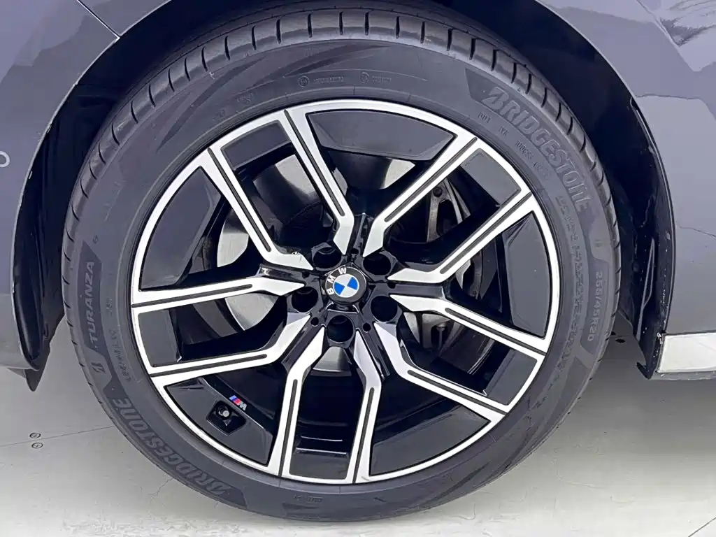 BMW 7 Series — миниатюра 11