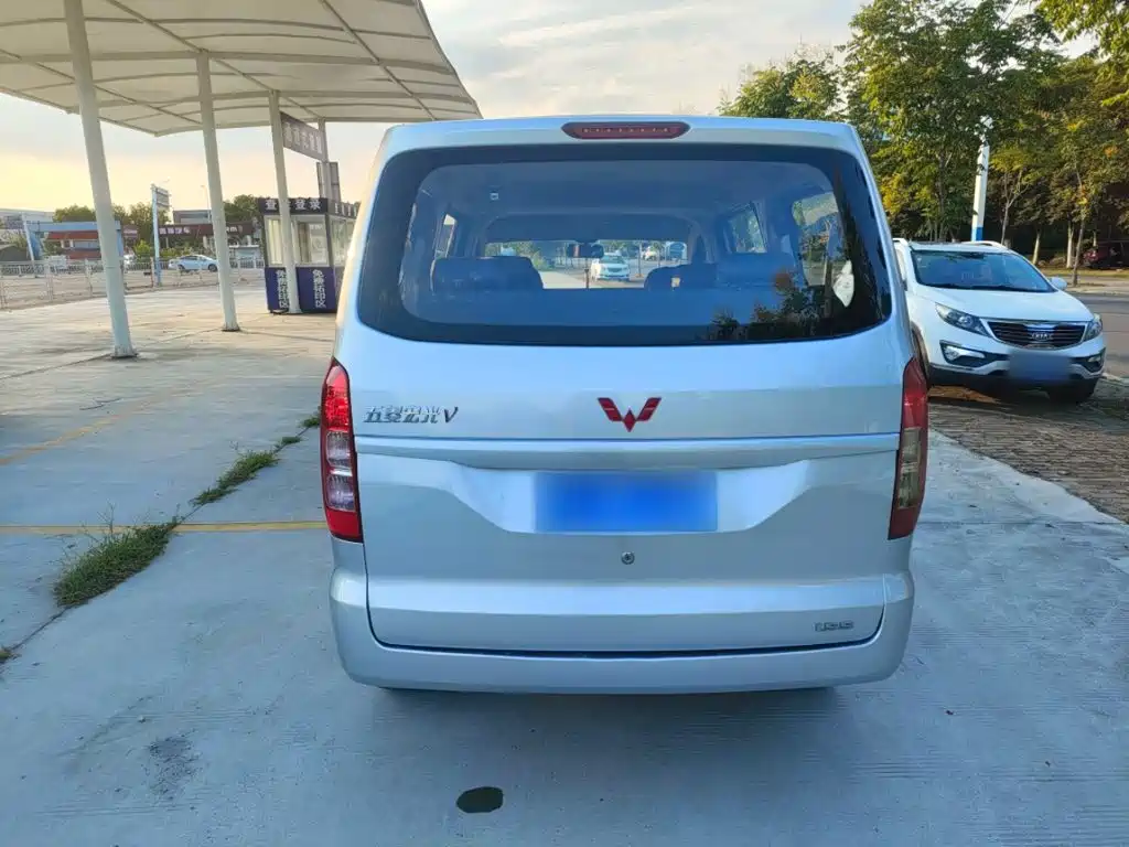 Wuling Hongguang V — миниатюра 6