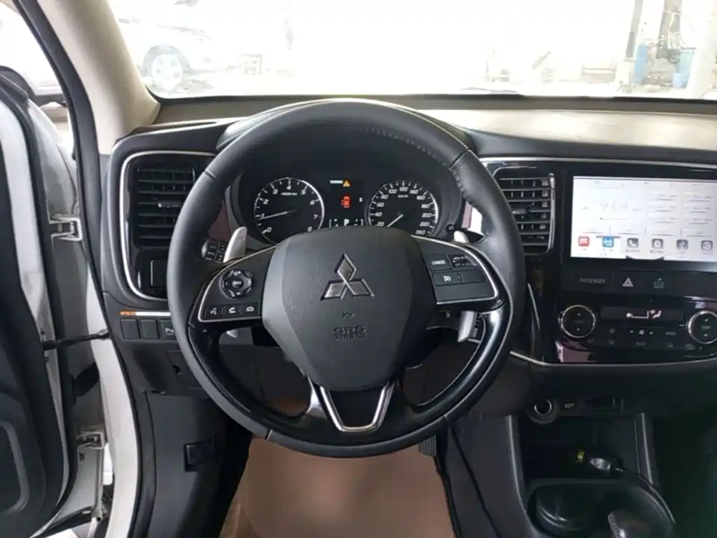 Mitsubishi Outlander — миниатюра 11