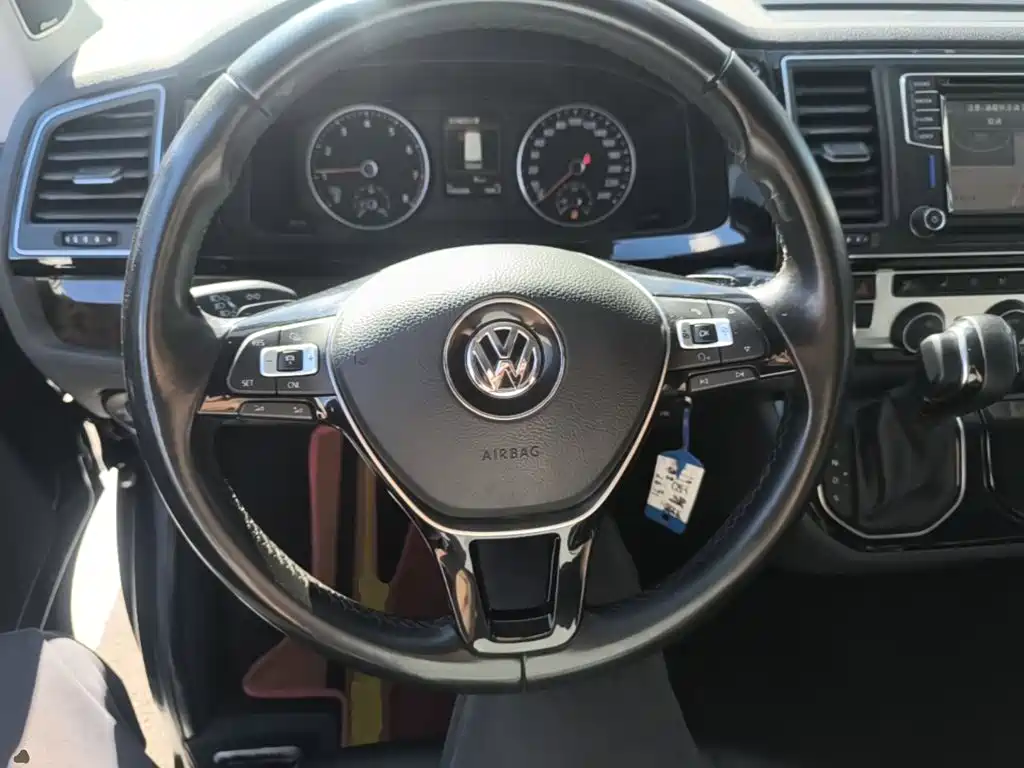 Volkswagen Multivan — миниатюра 11