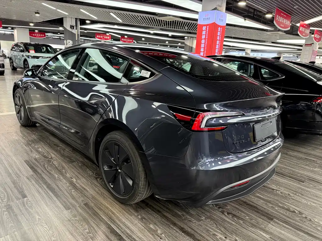 Tesla Model 3 — миниатюра 16