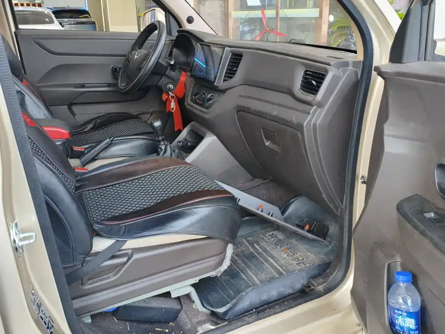 Wuling Hongguang V — миниатюра 8