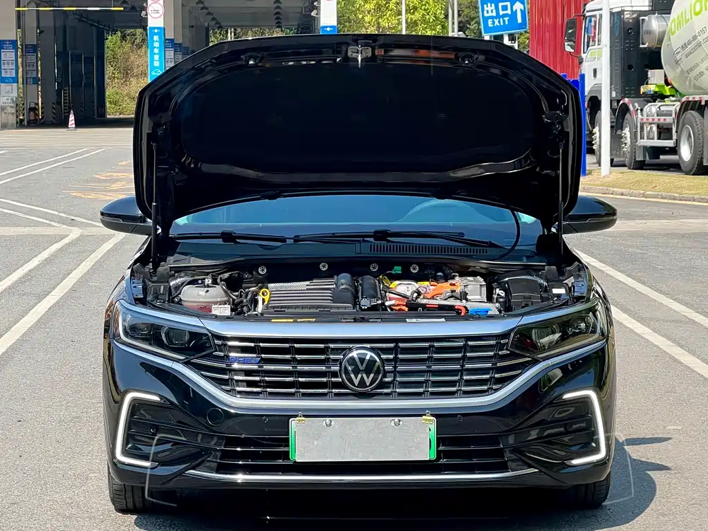 Volkswagen Passat PHEV — миниатюра 8