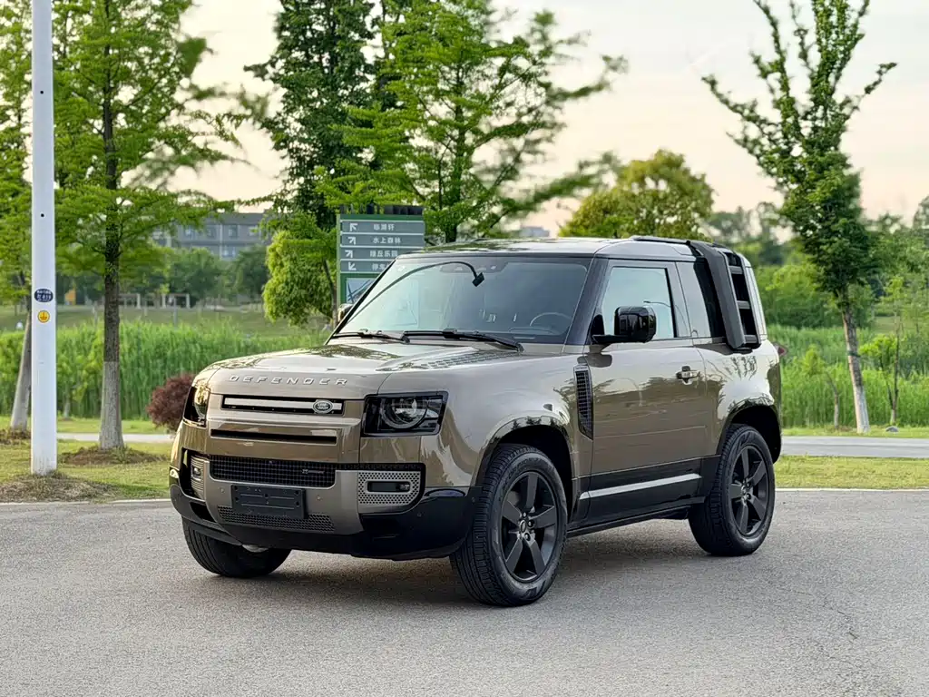 Land Rover Defender 2022