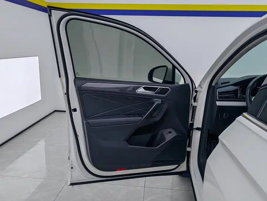 Volkswagen Tiguan L — миниатюра 7