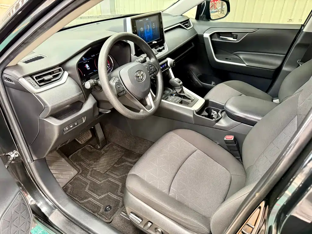 Toyota RAV4 — миниатюра 7