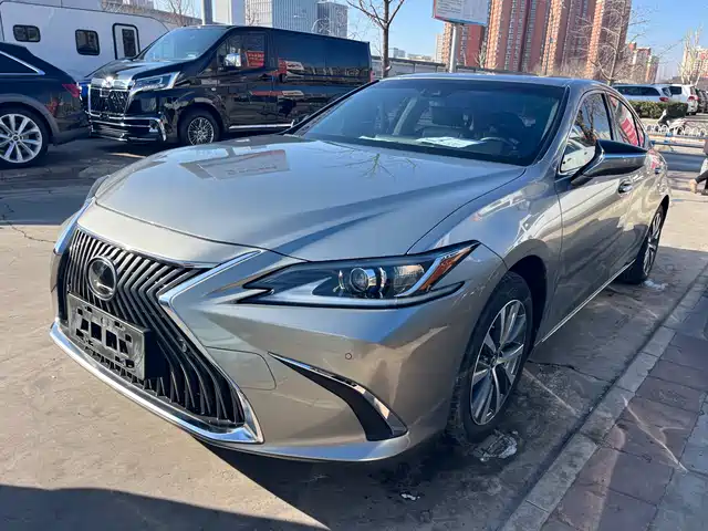 LEXUS ES 2019