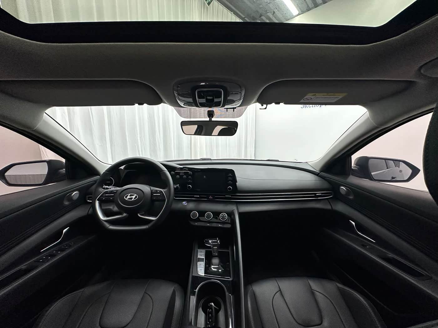 Hyundai Elantra 1.5 л 2024 г. Серебристо-серый, пробег 34000 км