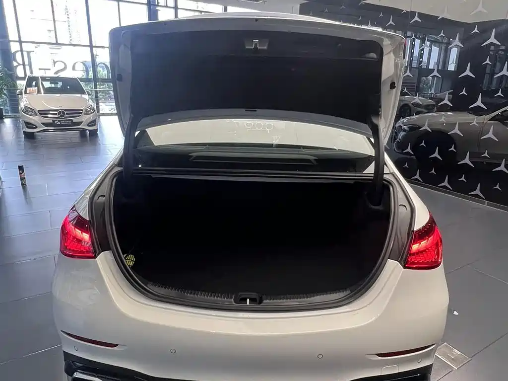 Mercedes-Benz C-Class — миниатюра 14