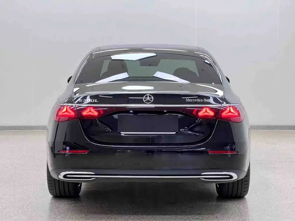 Mercedes-Benz E-Class — миниатюра 6