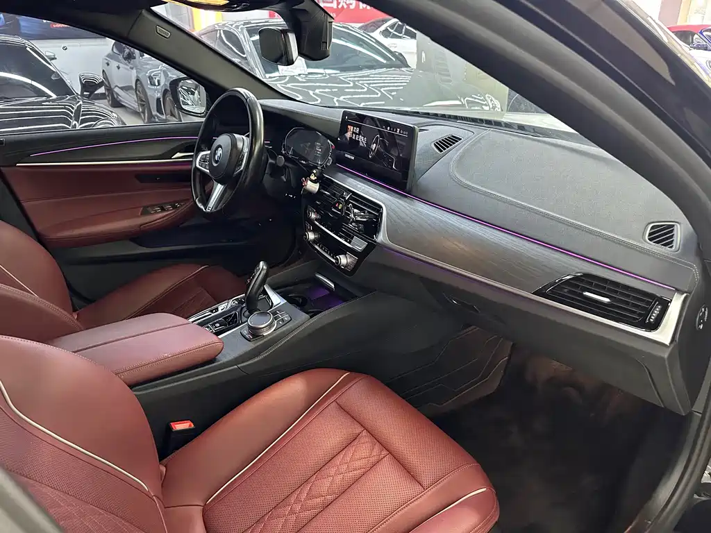 BMW 5 Series New Energy — миниатюра 8