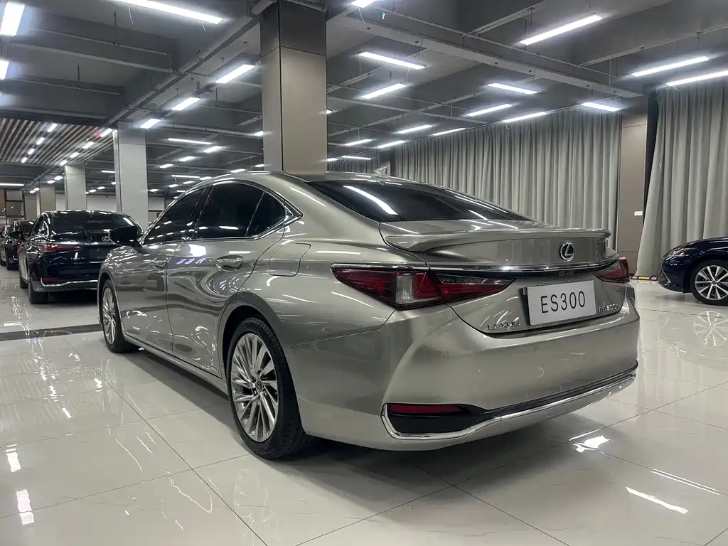 Lexus ES — миниатюра 9