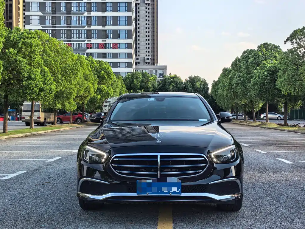 Mercedes-Benz E-Class — миниатюра 2