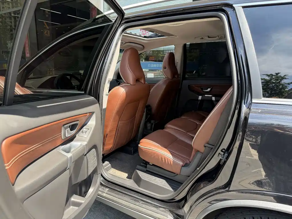 Volvo XC90 — миниатюра 7