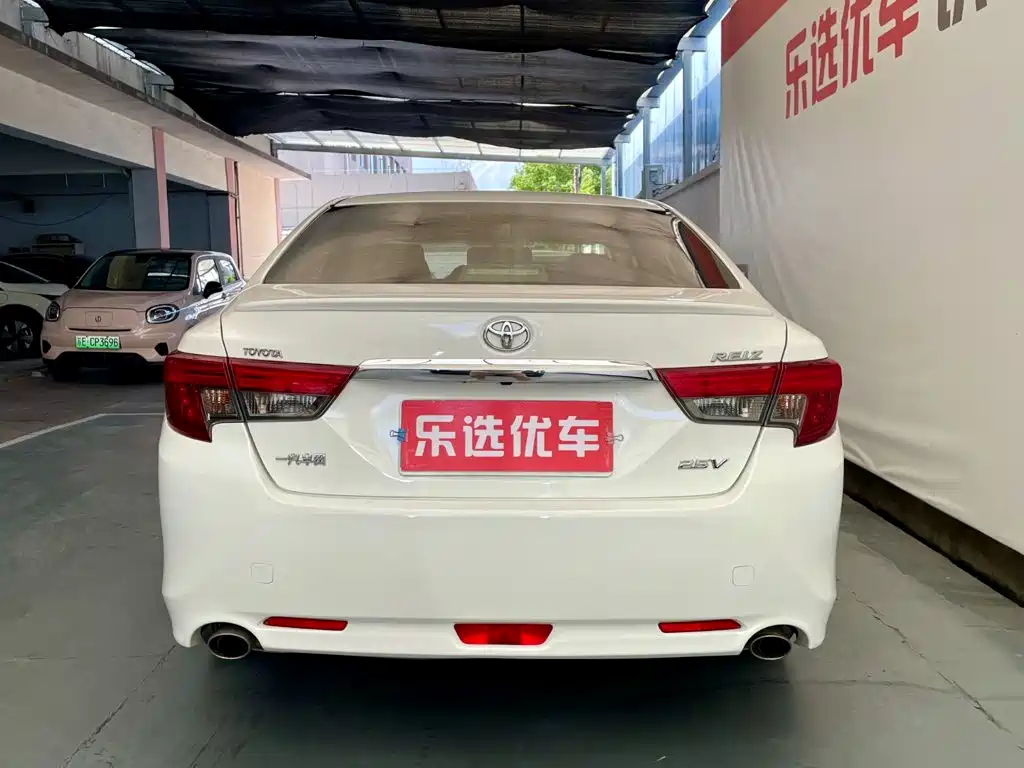Toyota Reiz — миниатюра 4