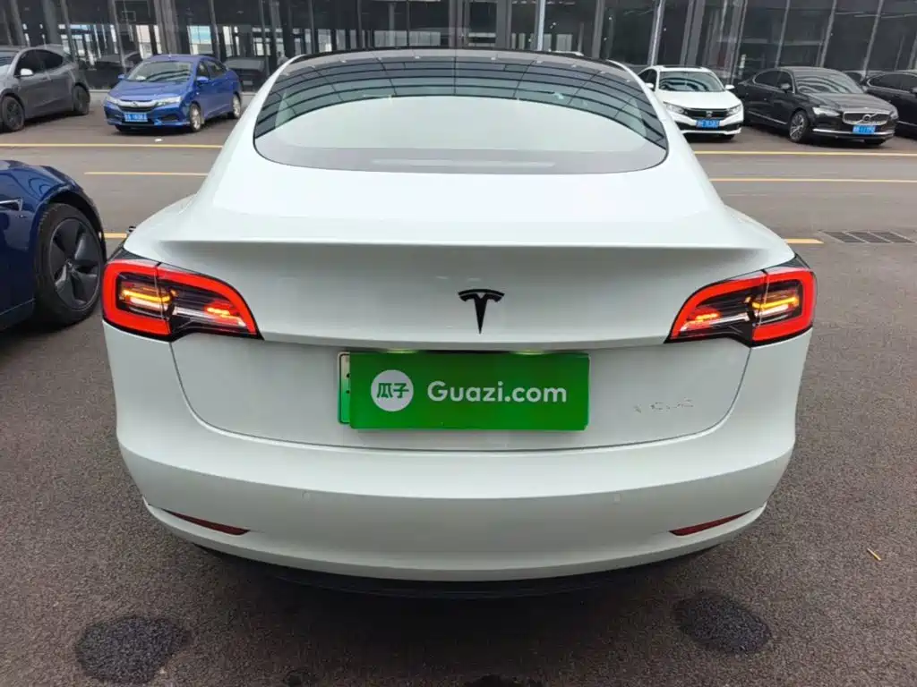 Tesla Model 3 — миниатюра 6