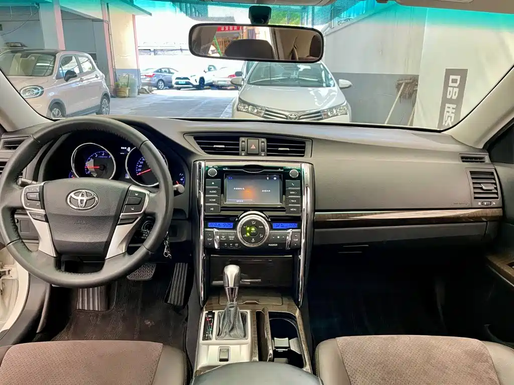 Toyota Reiz — миниатюра 8