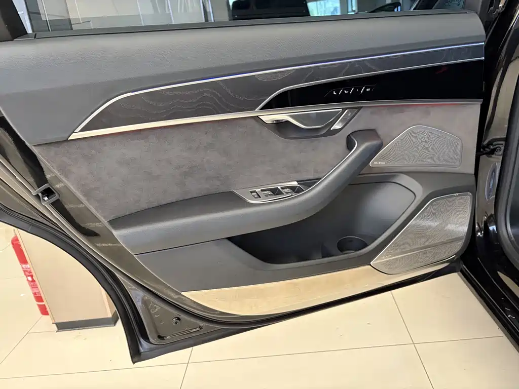 Audi A8 — миниатюра 18