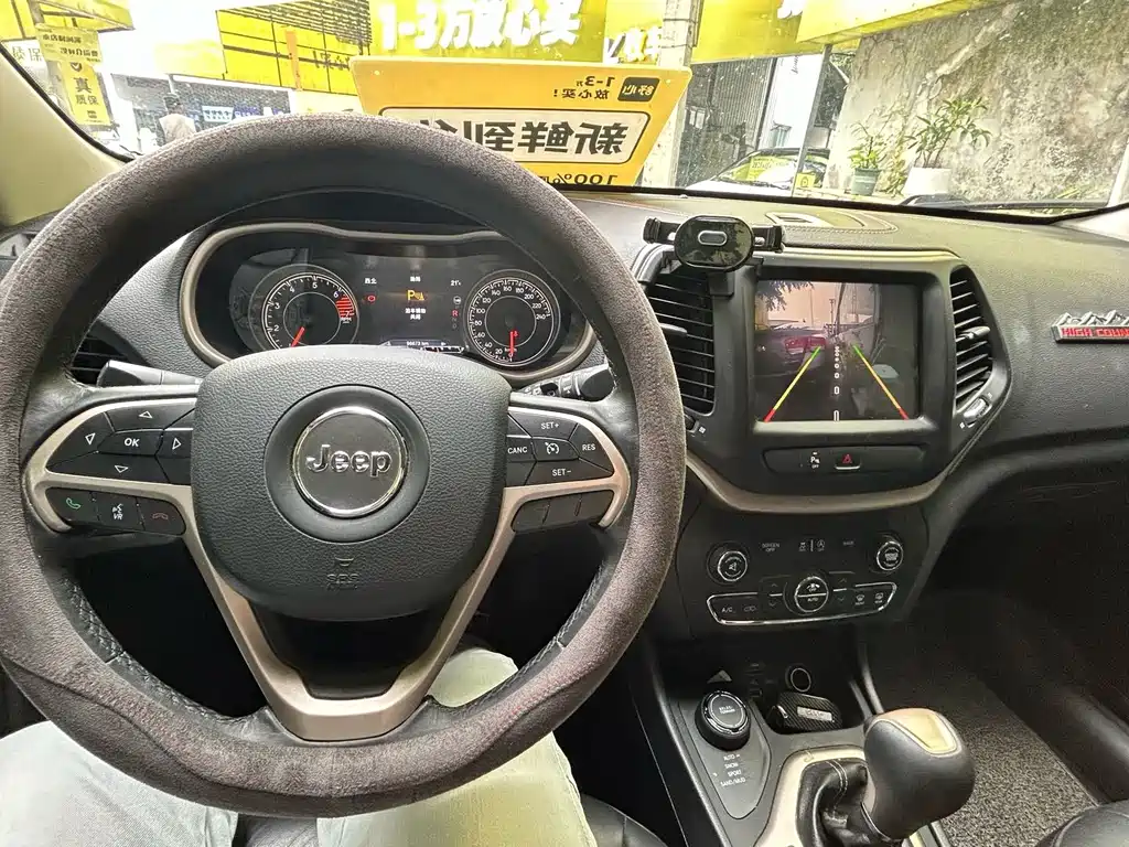 Jeep Cherokee — миниатюра 7