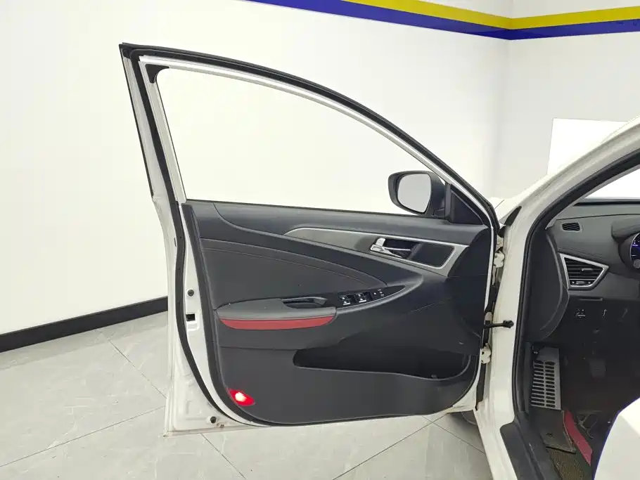 Changan Eado XT — миниатюра 7