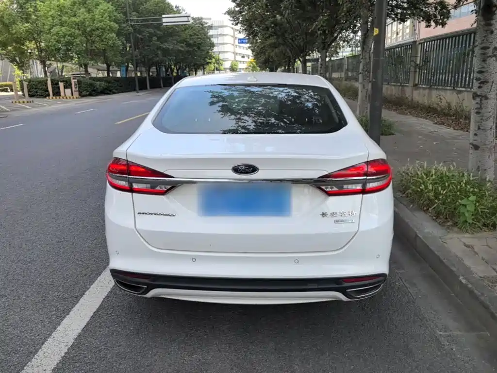 Ford Mondeo — миниатюра 6