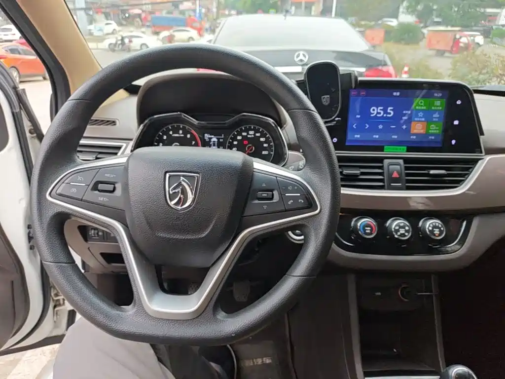 Baojun 310W — миниатюра 10