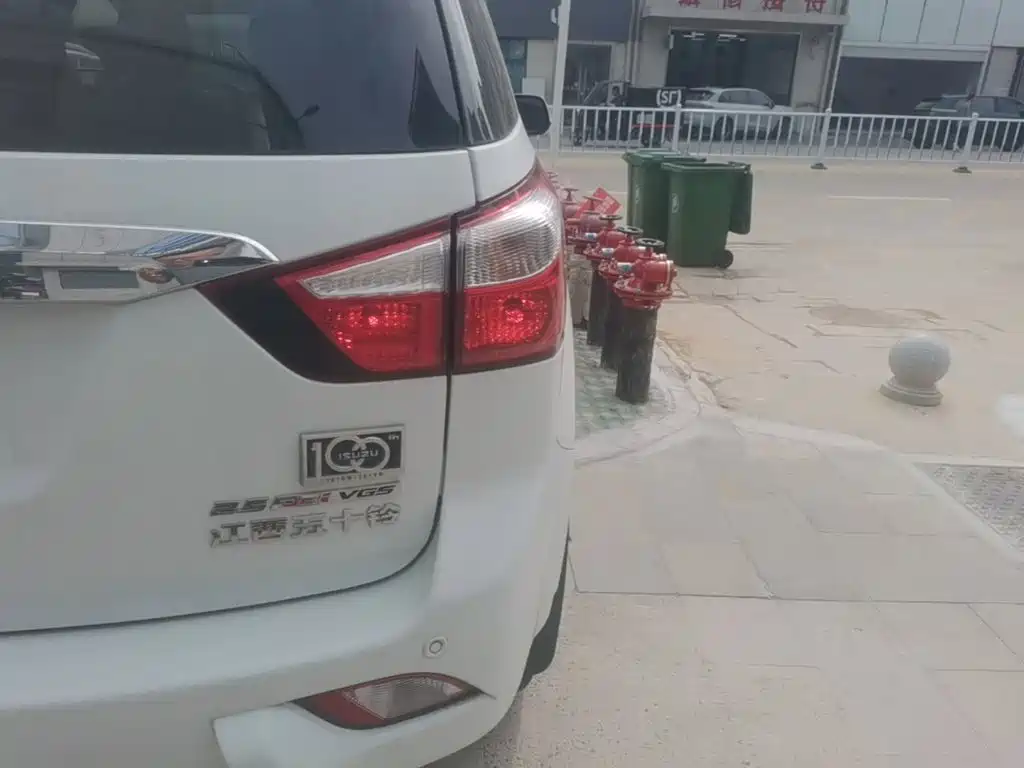 Isuzu MU-X — миниатюра 8