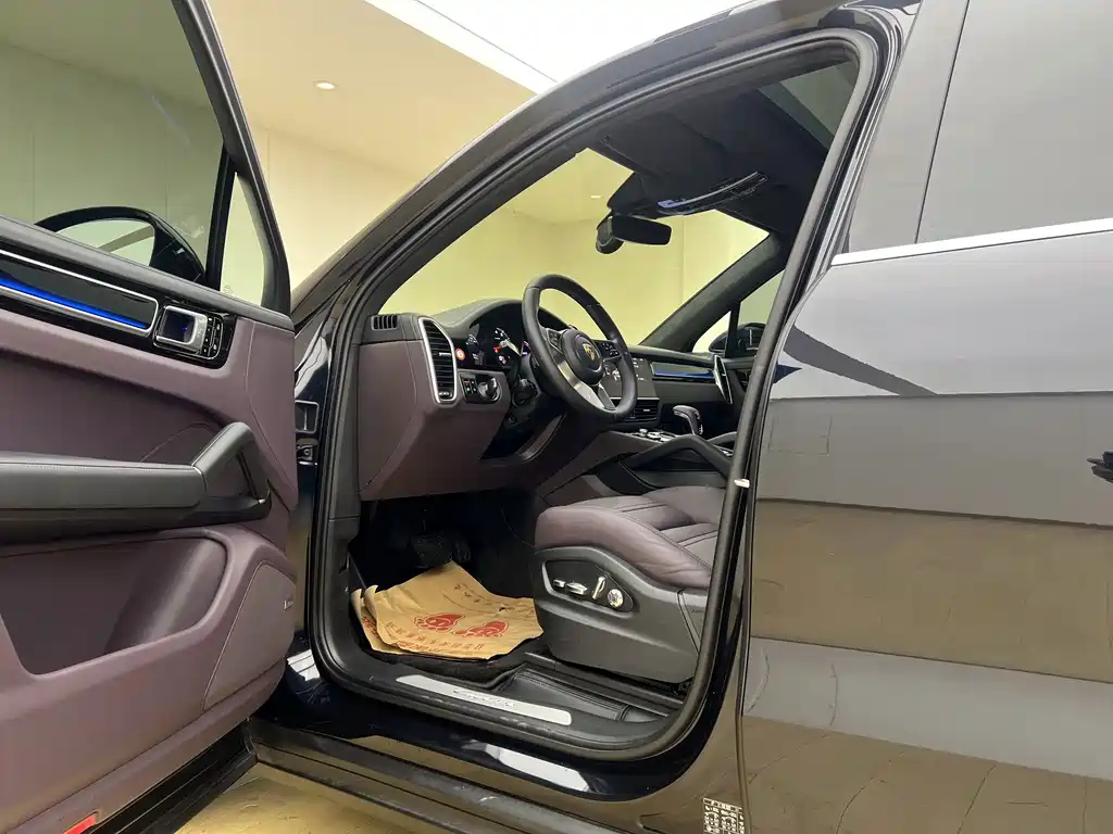 Porsche Cayenne — миниатюра 7