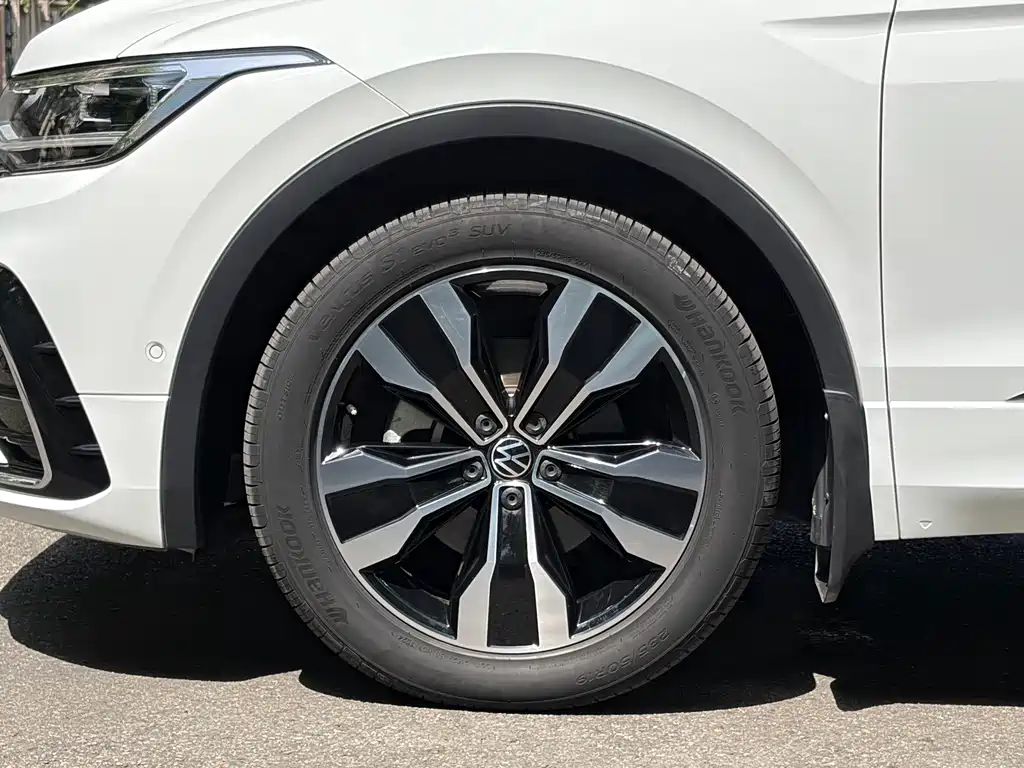Volkswagen Tiguan L L 2024 330TSI AT R-Line